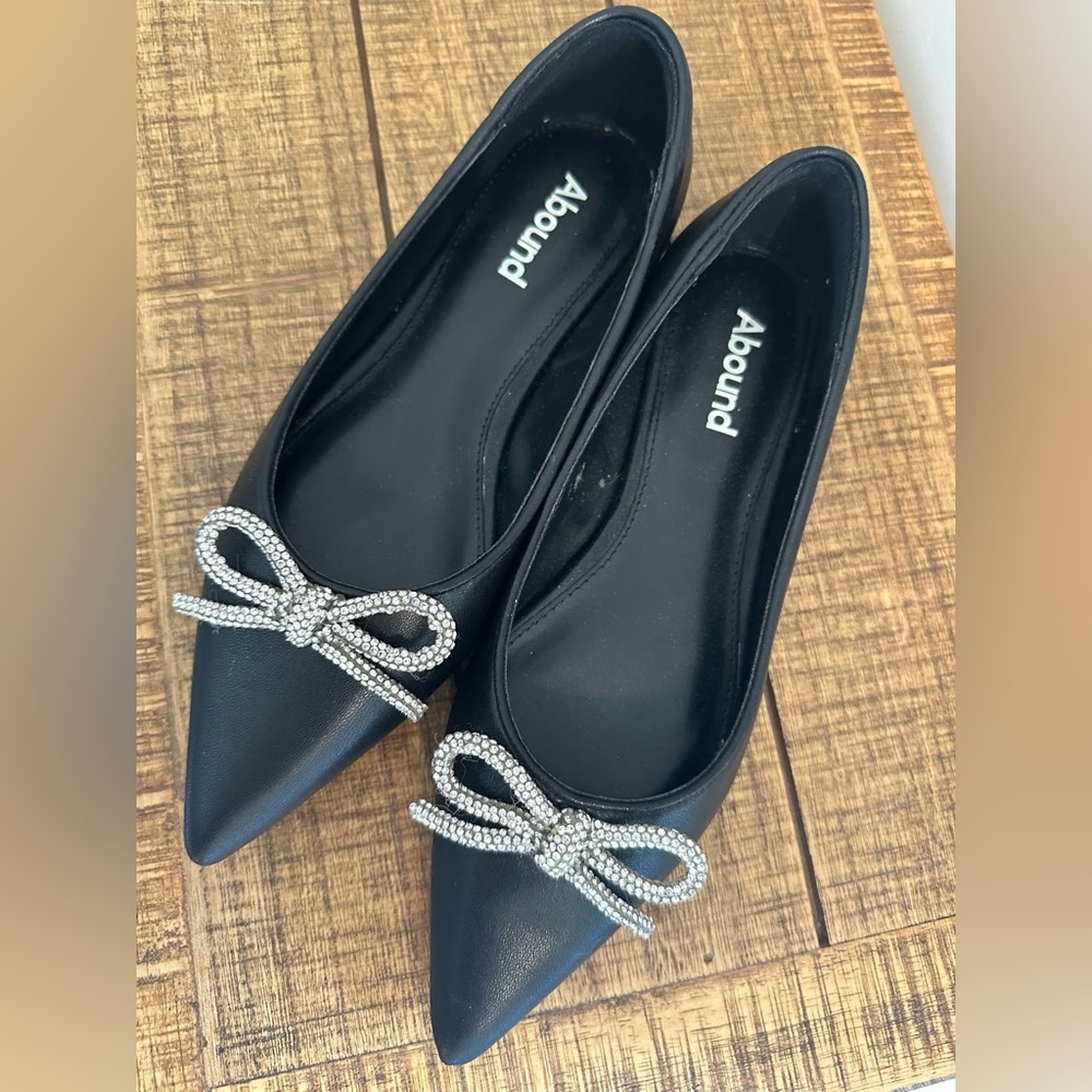 Abound Gorgi Black Pointed Toe Flats with Crystal Bow - US 5